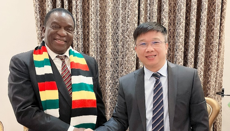 津巴布韦总统亲切会见leyu·乐鱼资源集团董事长王平卫